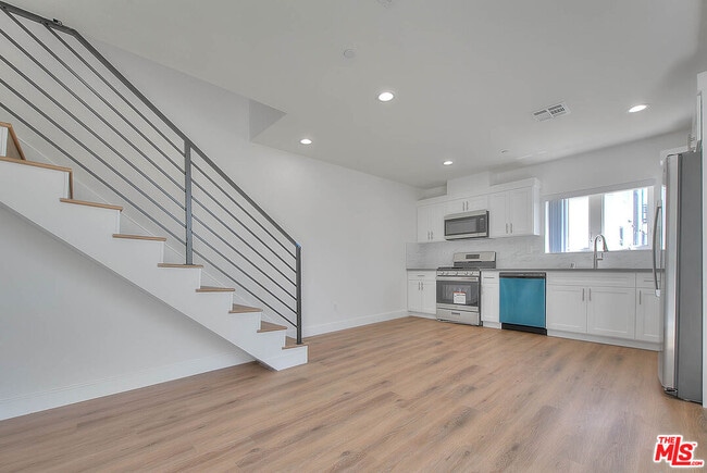 Primary Photo - 1015 Wilton Pl