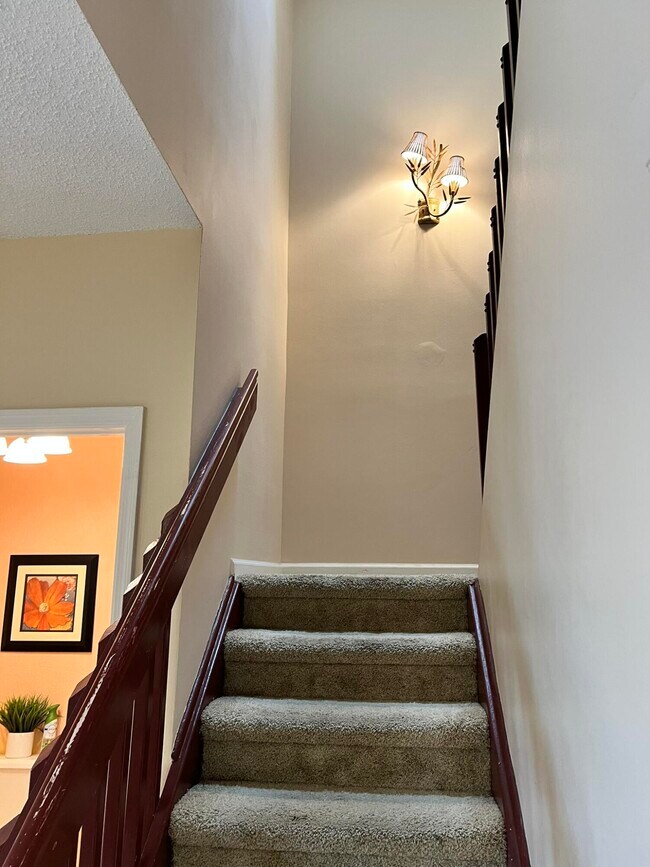 Building Photo - 6787 Via Regina