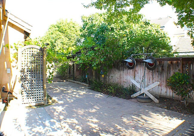 Building Photo - Stunning Temecula Home with Full Solar and...