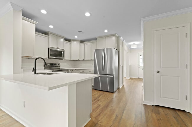 Building Photo - 3 Chandler Bluff Dr