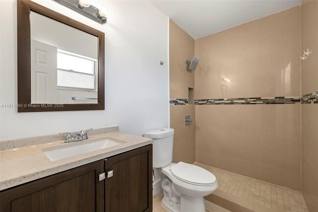 Building Photo - 2033 Dewey St