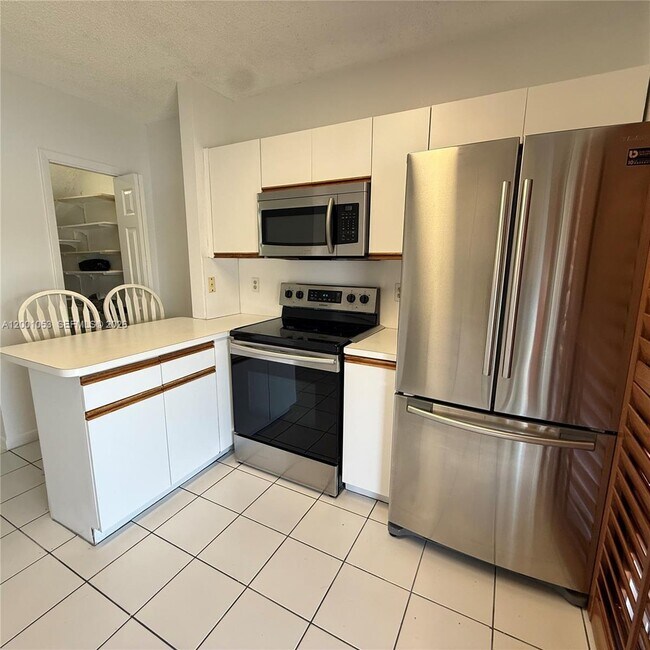 Building Photo - 6980 NW 173rd Dr