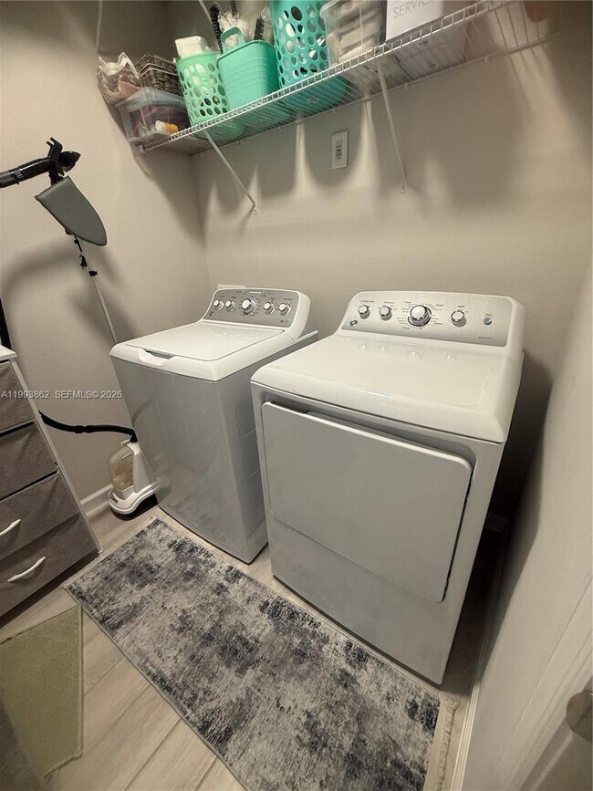 Building Photo - 9261 Gran Teatro Dr