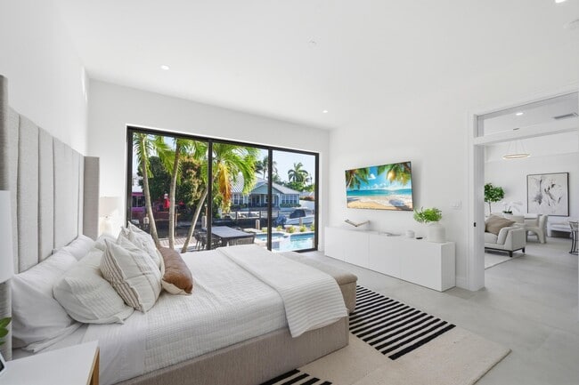 Building Photo - 1308 Avocado Isle