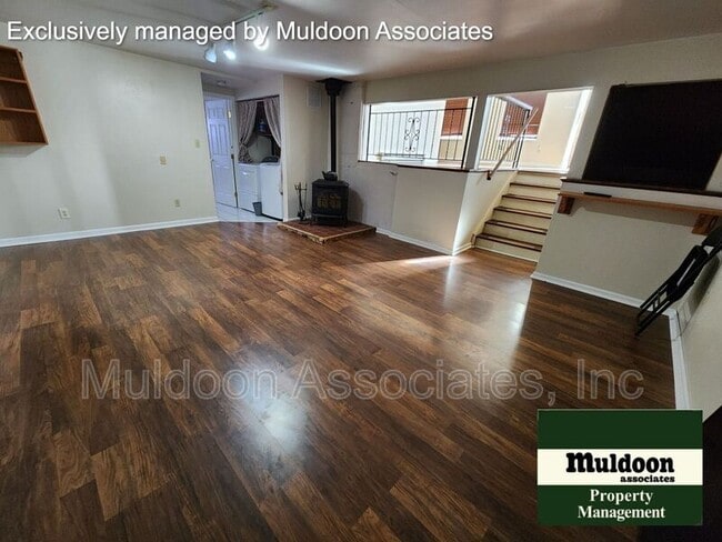 Building Photo - 654 S Bellflower Dr