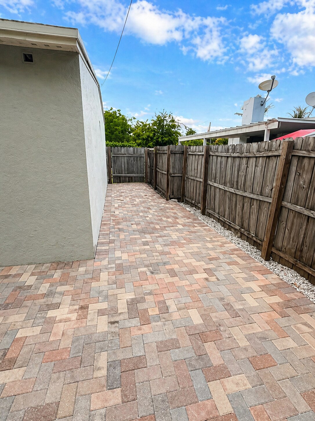 Building Photo - 740 Aspen Rd