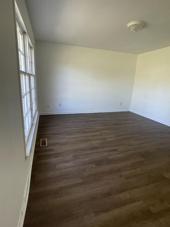 Building Photo - 1040 Shalimar Dr