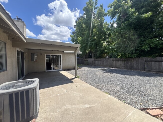 Building Photo - 5208 Maximillian Dr