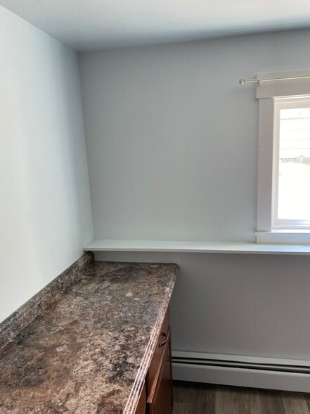 Building Photo - 520 N 11th Ave