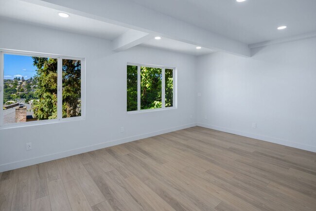 Building Photo - 2567-2569 13th W