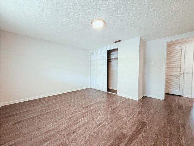 Building Photo - 5305 Oakwood Ct