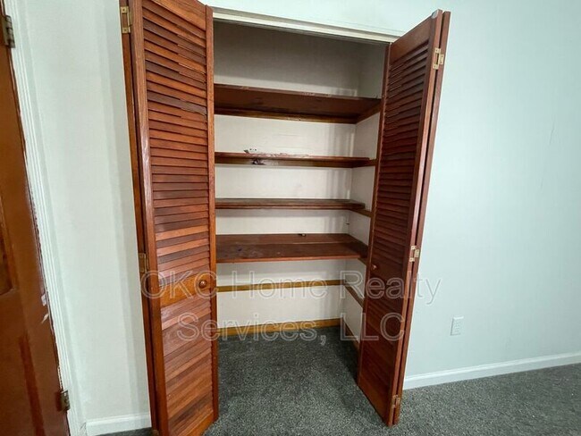 Building Photo - 552 E Grumman Dr