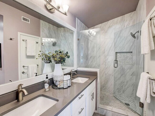 Building Photo - 12909 Modena Trail