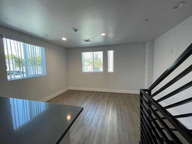 Building Photo - 2130