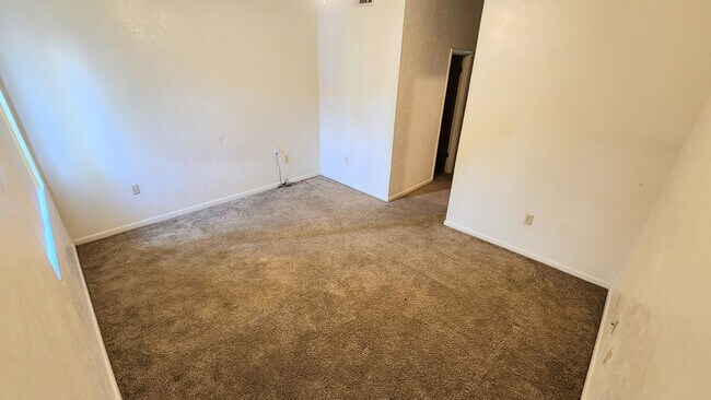 Building Photo - Mill Run 4026