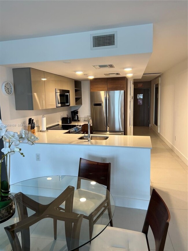 Building Photo - 9261 E Bay Harbor Dr