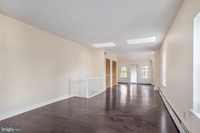 Building Photo - 925 S 46th St