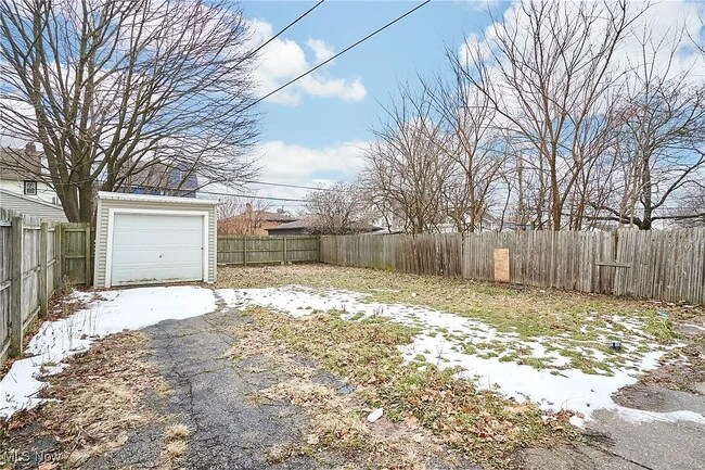 Building Photo - 8606 Vineyard Ave