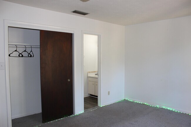 Building Photo - 409 Westwood Dr