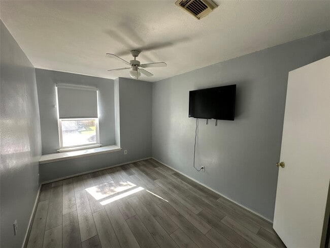 Building Photo - 6814 Cheshire Park Rd