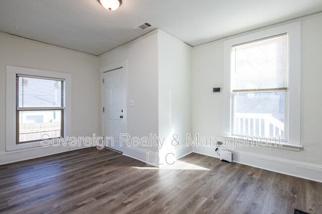 Building Photo - 406 Paines Ave NW