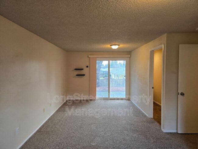 Building Photo - 2911 NW Ashwood Dr