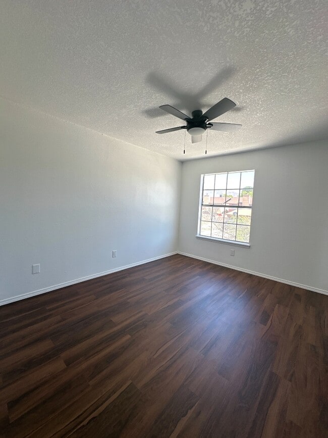 Building Photo - 5509 Oakbriar Cir