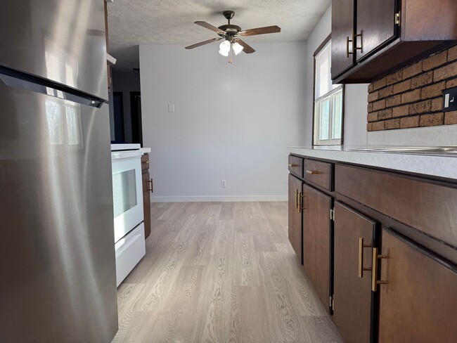 Building Photo - Comfortable 3-Bedroom Home with Park Access & Easy Commute