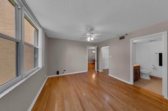 Building Photo - 14623 Bonaire Blvd