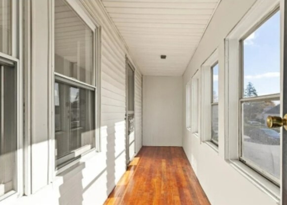 Front Entrance Porch - 5 Ventura Rd