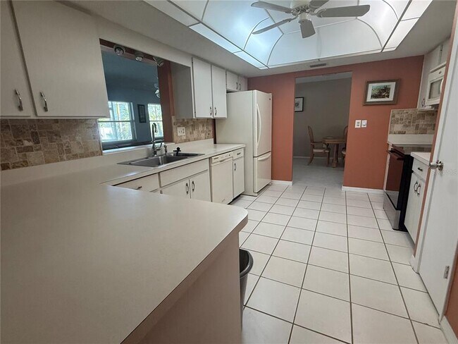 Building Photo - 819 S Gondola Dr