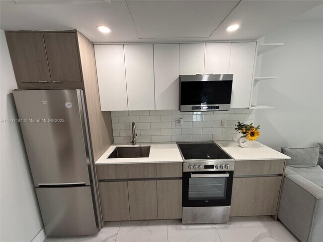 Building Photo - 944 Jefferson Ave