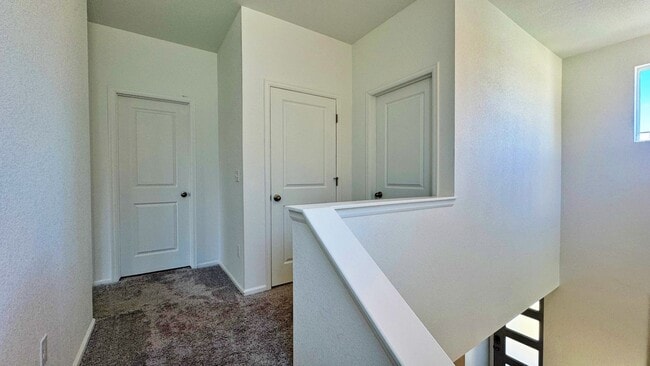 Building Photo - Fantastic Parkway Point 3 Bed 3 Bath 2 Car...