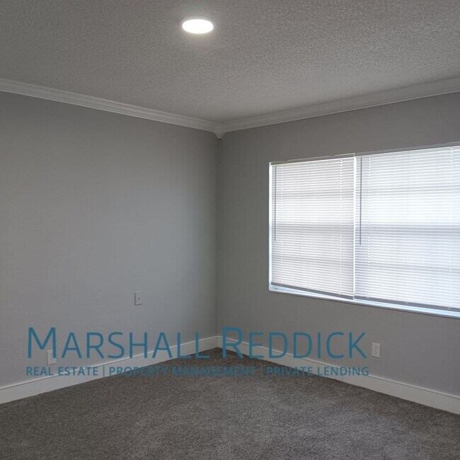 Building Photo - Charming 2 Bedroom, 2 Bath Duplex in a Gre...