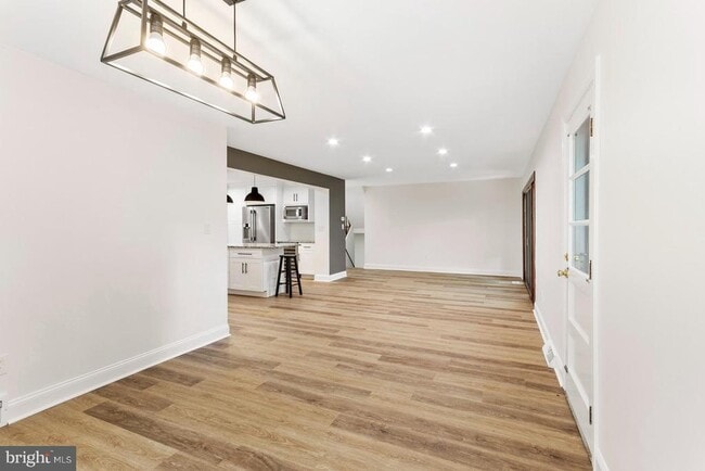 Building Photo - 2106 Largo Rd