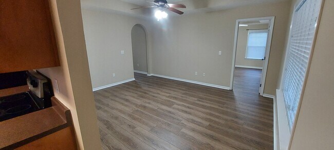 Building Photo - 16210 Stone Ridge Pkwy