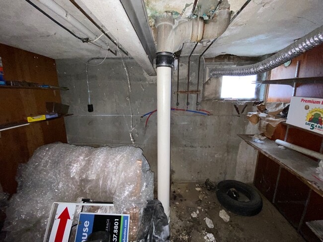 Building Photo - 43-45 Hall Avenue - 45