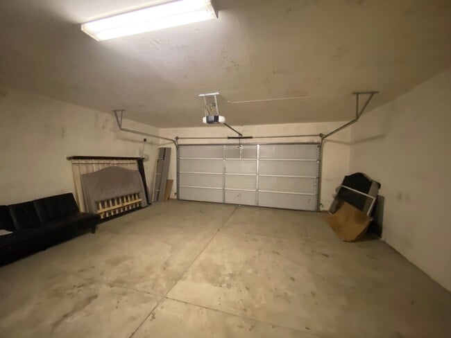 Building Photo - Affordable 3 BD 2 BA house in SE Bakersfield Near Union Ave & Berkshire Road