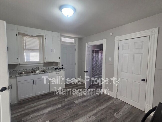 Building Photo - 1024 Roosevelt Ave