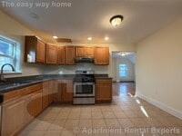 Building Photo - 102 Sycamore St