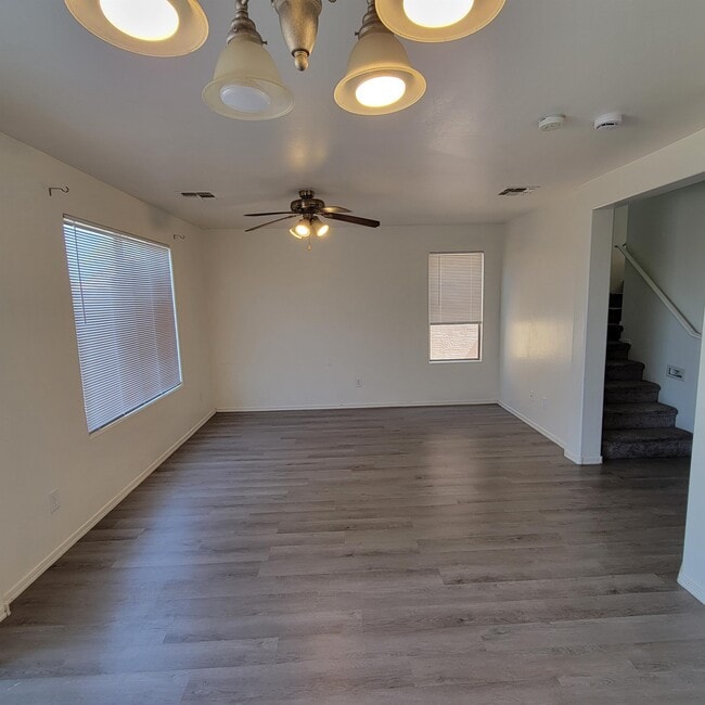 Building Photo - 2982 N Daisy Dr