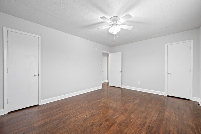 Building Photo - 4620 Golf Park Dr