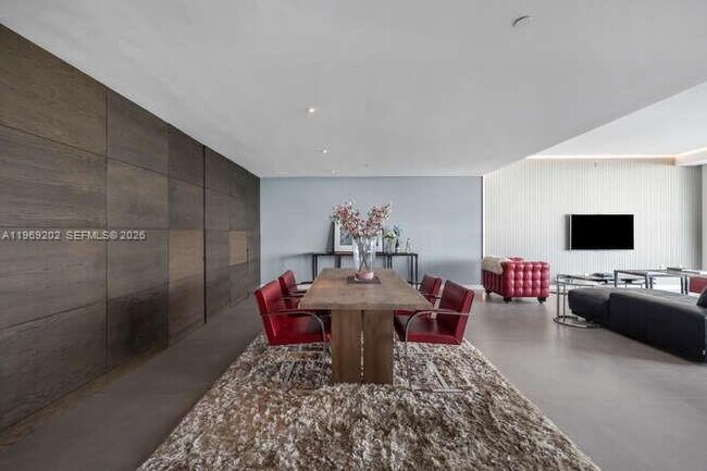 Building Photo - 900 Biscayne Blvd