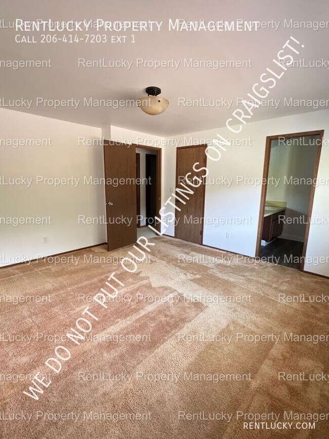Building Photo - 6718 23rd Ave SW