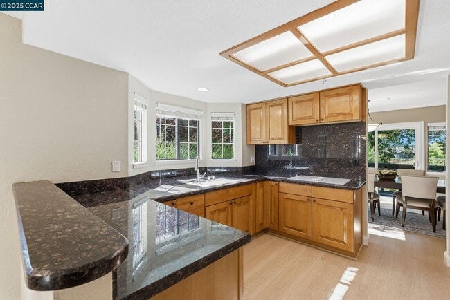 Building Photo - 121 Haslemere Ct