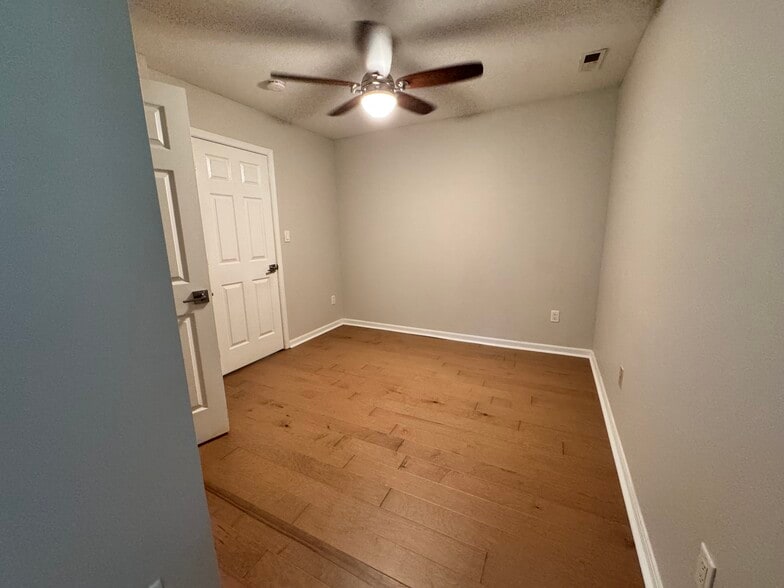 Building Photo - 104 Hamlin Dr