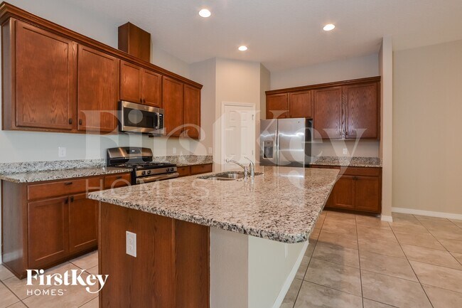 Building Photo - 824 Grand Hilltop Dr