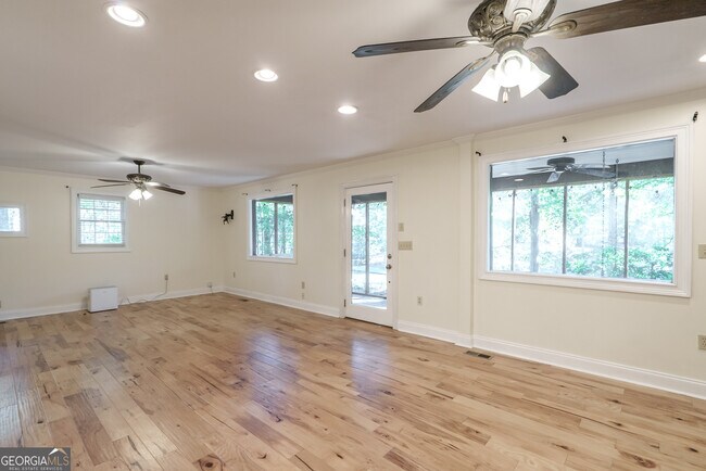 Building Photo - 248 W River Bend Dr