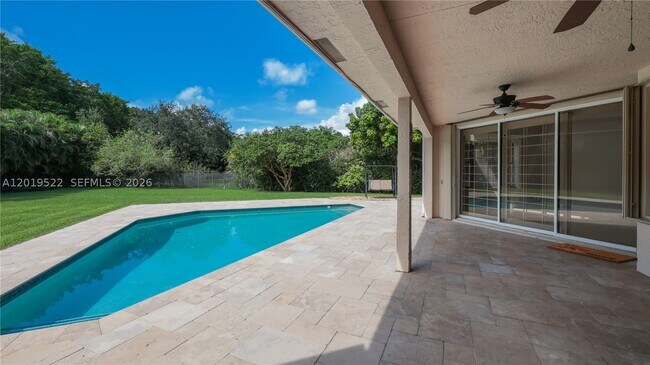 Building Photo - 1256 Manor Dr S