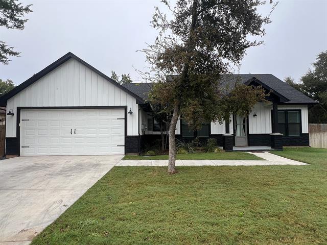 Building Photo - 828 Corral Dr